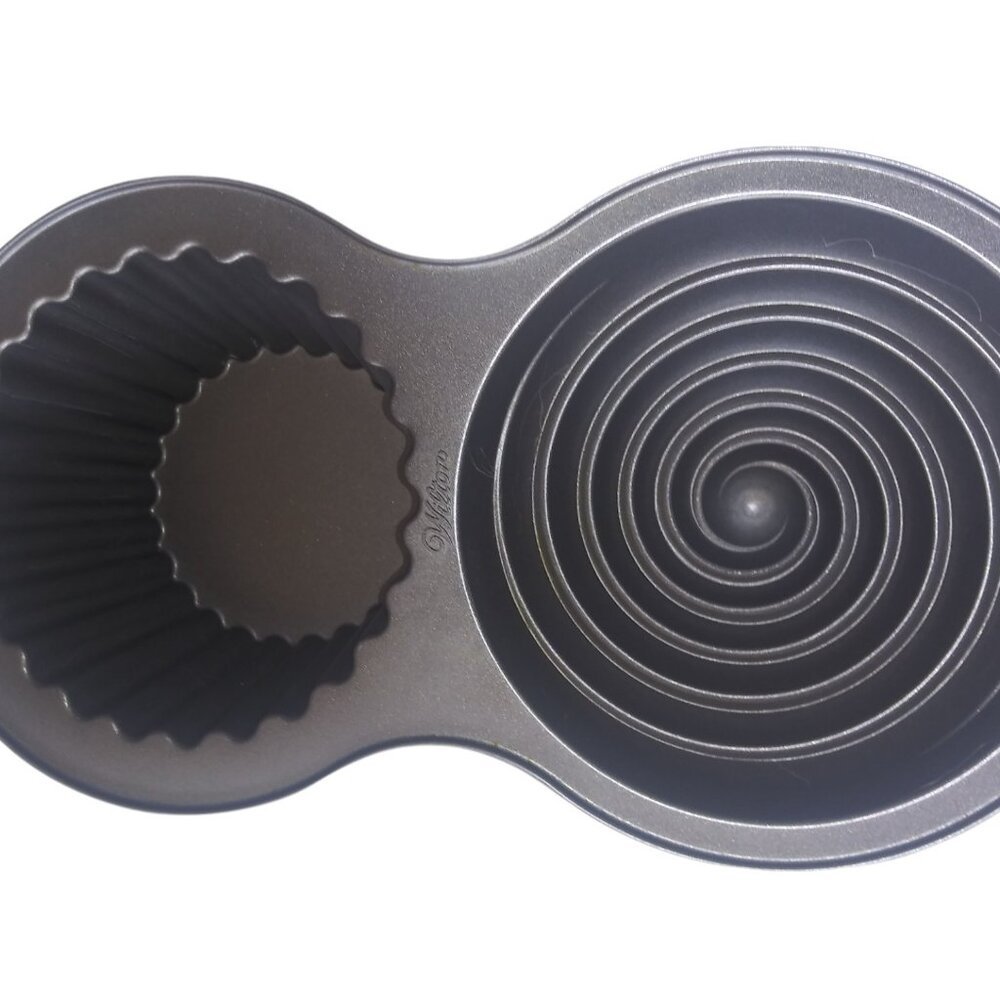 Wilton Jumbo Cupcake Pan 3D Non-Stick Mold Large Cake Baking Pan